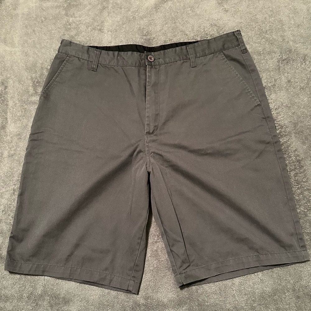 Burnside Gray Golf Shorts Size 38